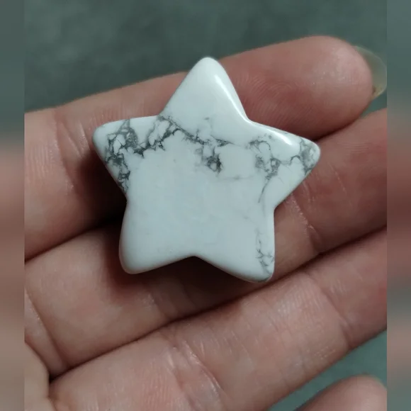 Howlite Star - Picture 2 of 4
